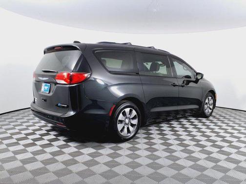 2018 Chrysler Pacifica Hybrid Touring Plus