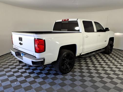 Summit White 2017 Chevrolet Silverado 1500 2LT