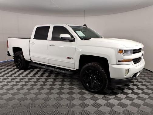 Summit White 2017 Chevrolet Silverado 1500 2LT