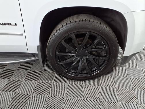 Summit White 2019 GMC Yukon XL Denali
