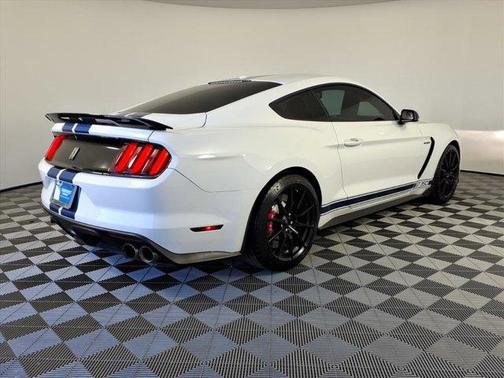 2017 Ford Shelby GT350 Base