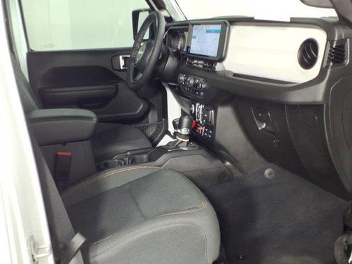 Bright White Clearcoat 2025 Jeep Wrangler Willys