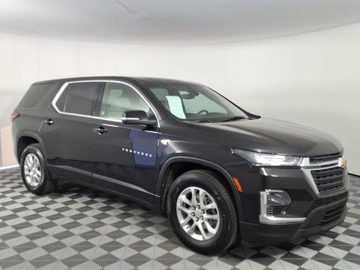 Mosaic Black Metallic 2023 Chevrolet Traverse LS