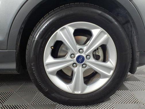 Magnetic 2016 Ford Escape SE