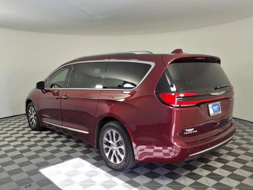 Velvet Red Pearlcoat 2021 Chrysler Pacifica L