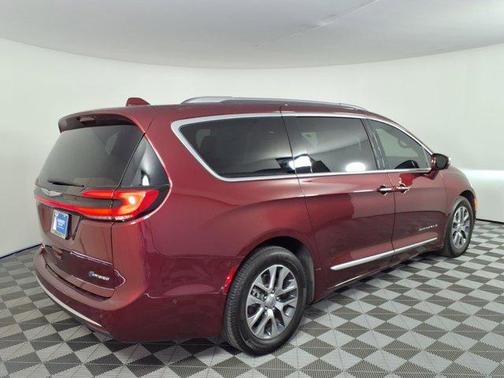 Velvet Red Pearlcoat 2021 Chrysler Pacifica L
