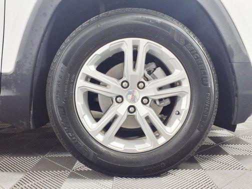 Summit White 2023 GMC Terrain SLE