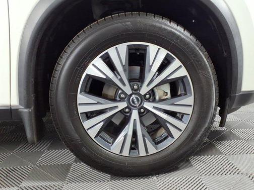 Pearl White Tricoat 2023 Nissan Rogue SV