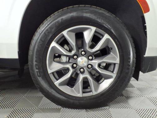 Iridescent Pearl Tricoat 2023 Chevrolet Tahoe LT