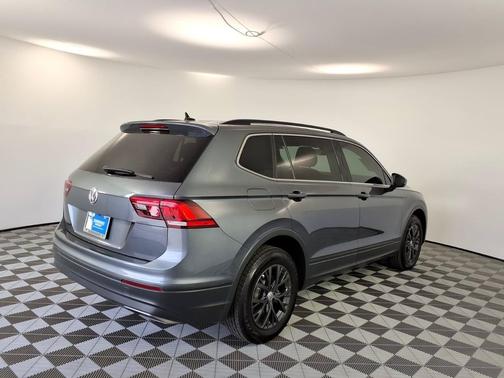 Platinum Gray Metallic 2019 Volkswagen Tiguan 2.0T SE 4MOTION