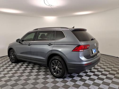 Platinum Gray Metallic 2019 Volkswagen Tiguan 2.0T SE 4MOTION