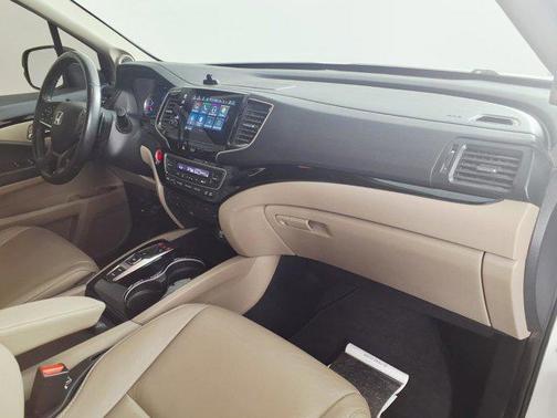 2022 Honda Pilot Touring 8-Passenger