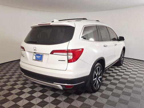 2022 Honda Pilot Touring 8-Passenger