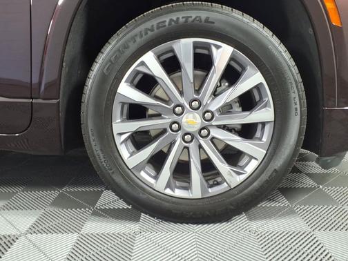 Black Cherry Metallic 2023 Chevrolet Traverse Premier