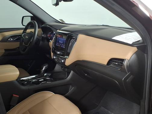 Black Cherry Metallic 2023 Chevrolet Traverse Premier