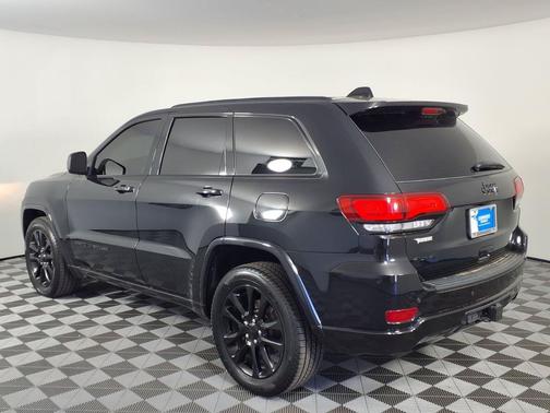 Diamond Black Crystal Pearlcoat 2021 Jeep Grand Cherokee Laredo