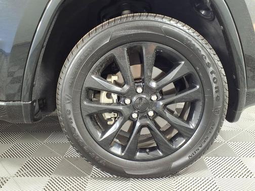 Diamond Black Crystal Pearlcoat 2021 Jeep Grand Cherokee Laredo