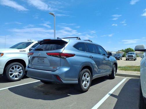 2022 Toyota Highlander LE