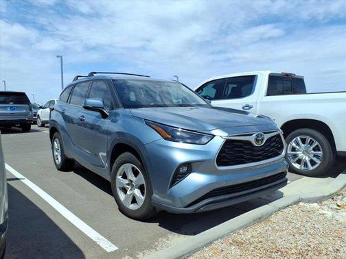 2022 Toyota Highlander LE