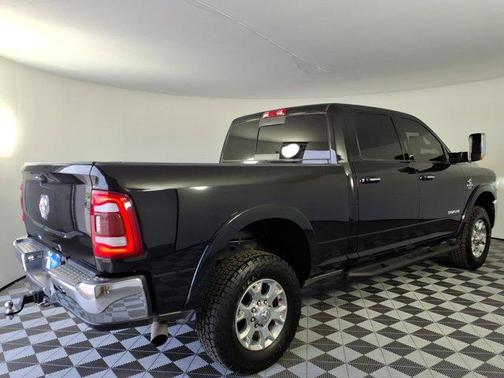 Diamond Black Crystal Pearlcoat 2022 RAM 2500 Laramie Crew Cab 4x4 6'4' Box