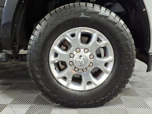 Diamond Black Crystal Pearlcoat 2022 RAM 2500 Laramie Crew Cab 4x4 6'4' Box