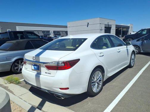Eminent White Pearl 2016 Lexus ES 350 Base