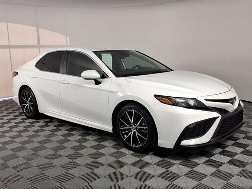 Ice Cap 2023 Toyota Camry SE