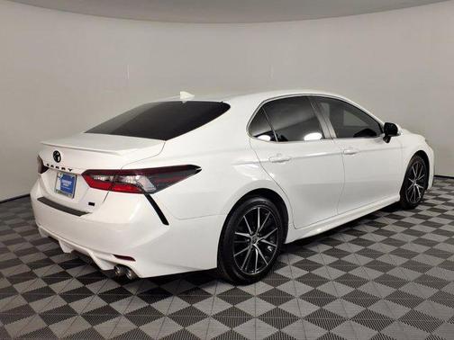 Ice Cap 2023 Toyota Camry SE