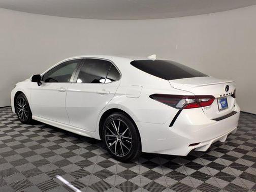 Ice Cap 2023 Toyota Camry SE