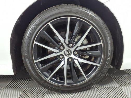 Ice Cap 2023 Toyota Camry SE