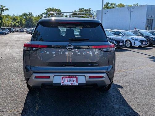 2022 Nissan Pathfinder SL