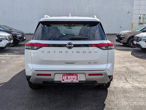 2025 Nissan Pathfinder SL