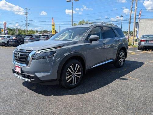 2025 Nissan Pathfinder Platinum