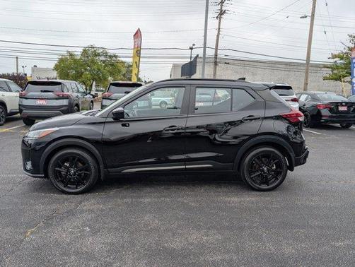 2023 Nissan Kicks SR