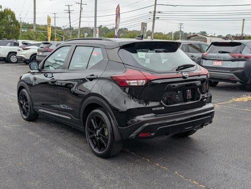 2023 Nissan Kicks SR