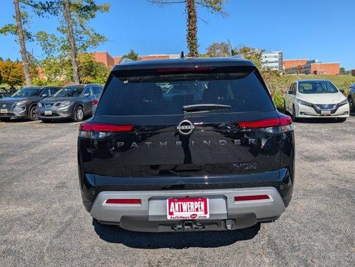 2025 Nissan Pathfinder Platinum