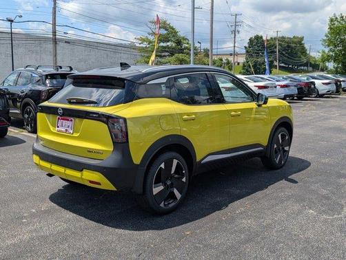 2025 Nissan Kicks SR