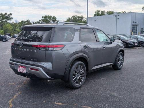 2025 Nissan Pathfinder SL