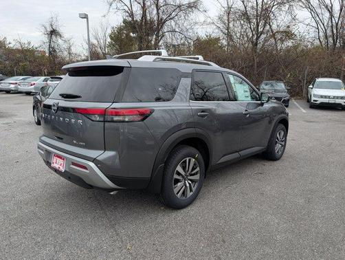 2025 Nissan Pathfinder SL