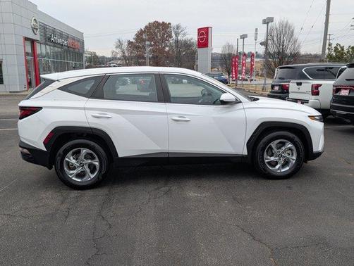 2024 Hyundai TUCSON SE