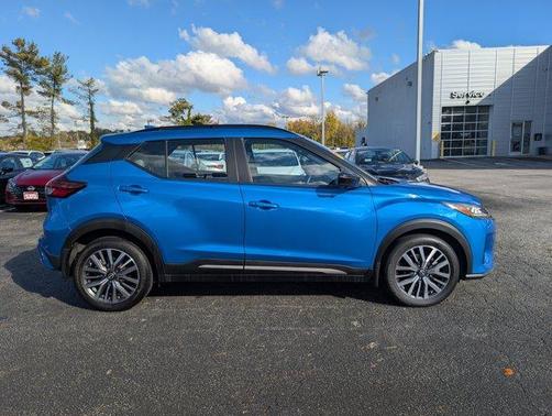 2023 Nissan Kicks SR