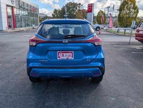 2023 Nissan Kicks SR