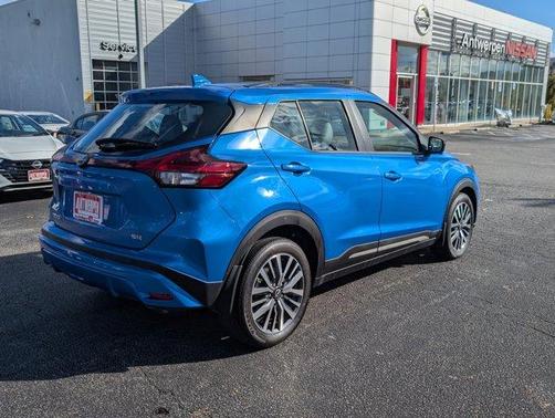 2023 Nissan Kicks SR