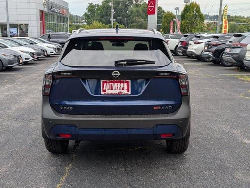 2025 Nissan Kicks SR