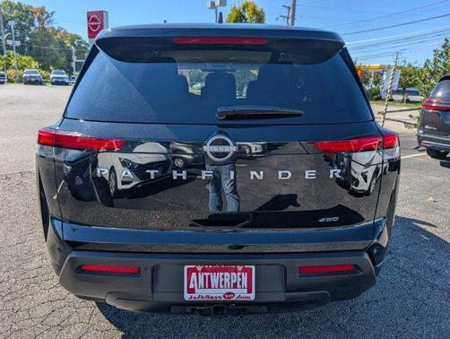 2022 Nissan Pathfinder S