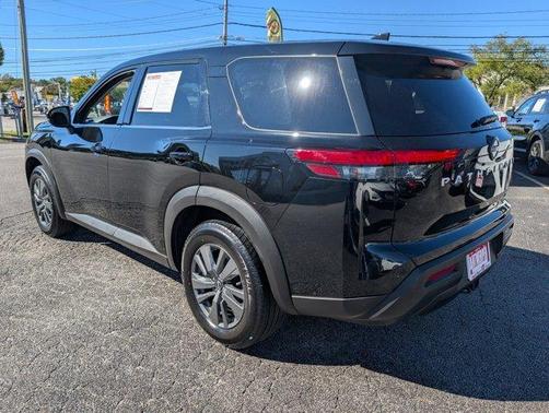 2022 Nissan Pathfinder S