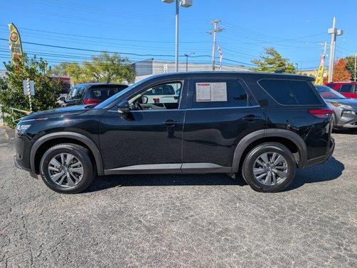 2022 Nissan Pathfinder S