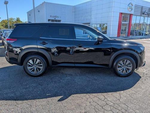 2022 Nissan Pathfinder S