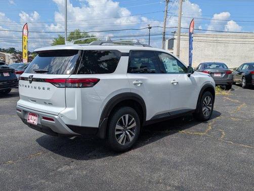 2025 Nissan Pathfinder SL