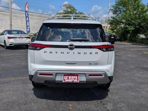 2025 Nissan Pathfinder SL
